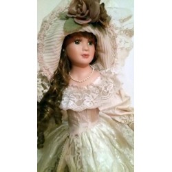 Muñeca de porcelana vintage alta