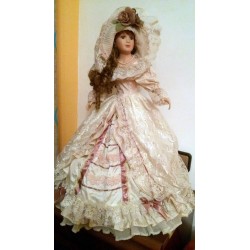 Muñeca de porcelana vintage alta