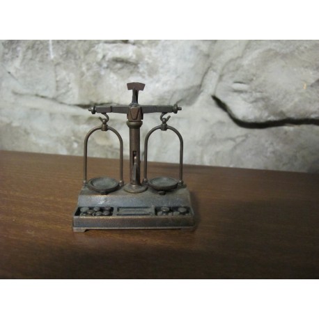 Sacapuntas antiguo, miniatura balanza EMB