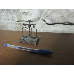 Sacapuntas antiguo, miniatura balanza EMB