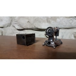 Sacapuntas miniatura Radio i maquina de coser PLAYME